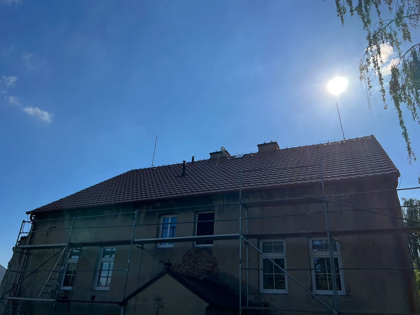 Detail vikýře s nárožními pálenými taškami — Dubí