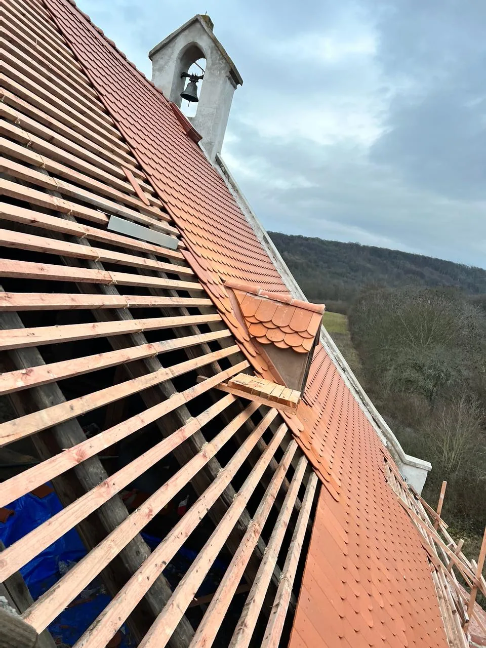 Pokrývač Josef Hingar — rekonstrukce střechy kostela, lešení a restaurátorské práce